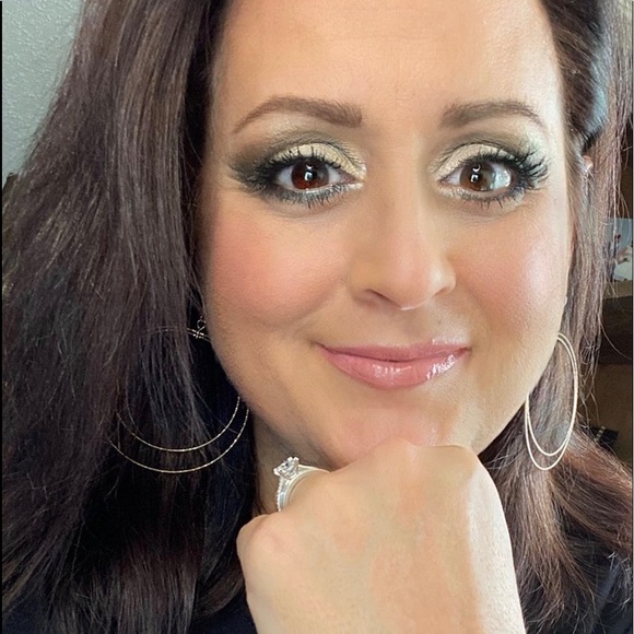 Meet your Posher, Debbie - Picture 10 of 16